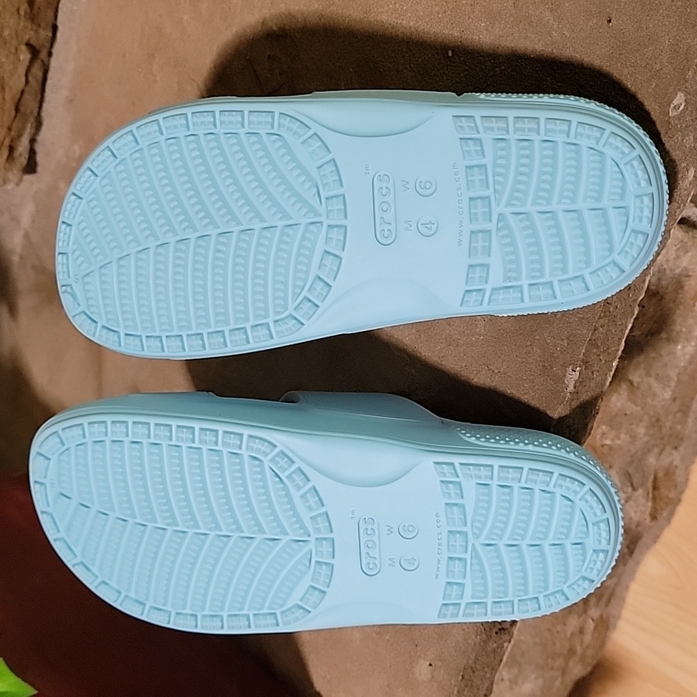 New Crocs Sandels - Picture 3 of 4